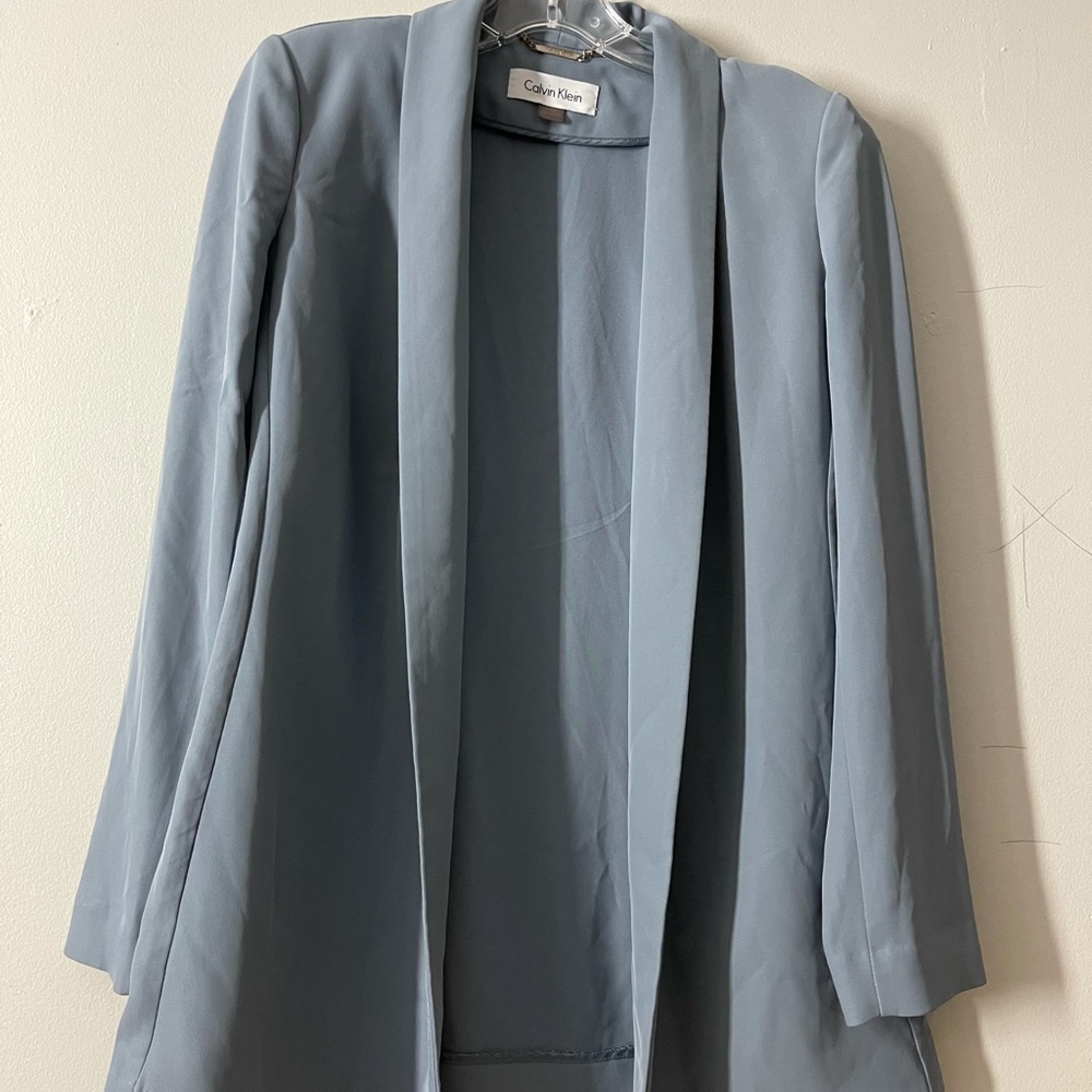 Has built in shoulder pads